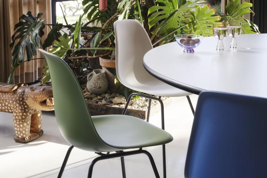 Eames Plastic Chairs RE © Vitra | Eames Foundation